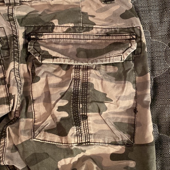 Women’s camouflage Old Navy Jeans Size 12 - Picture 3 of 3